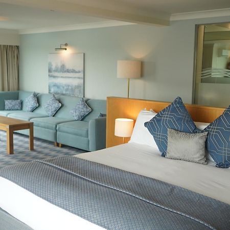 De Vere Cotswold Water Park South Cerney Exterior foto