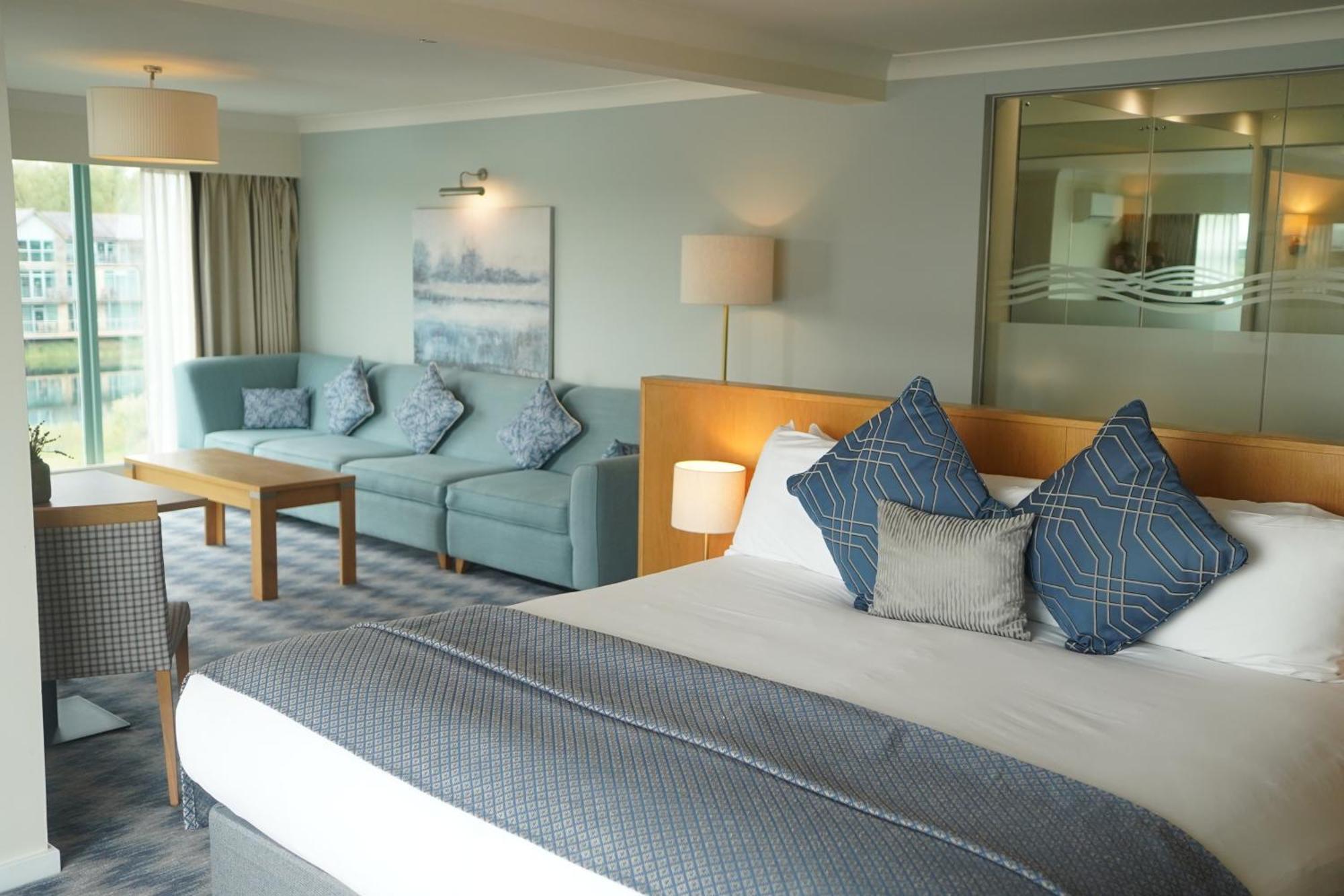 De Vere Cotswold Water Park South Cerney Exterior foto