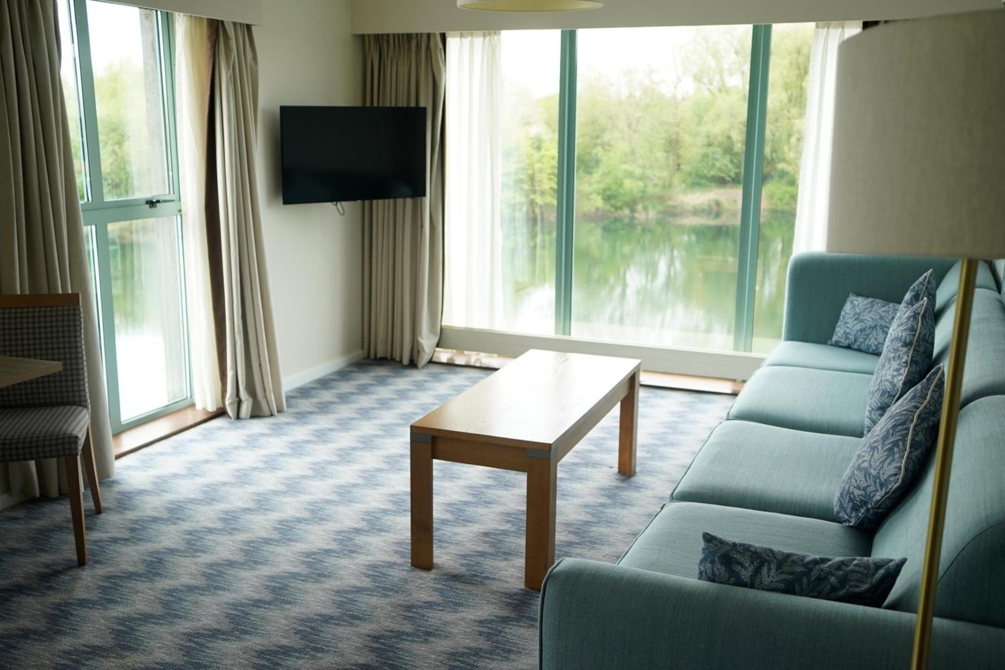 De Vere Cotswold Water Park South Cerney Exterior foto
