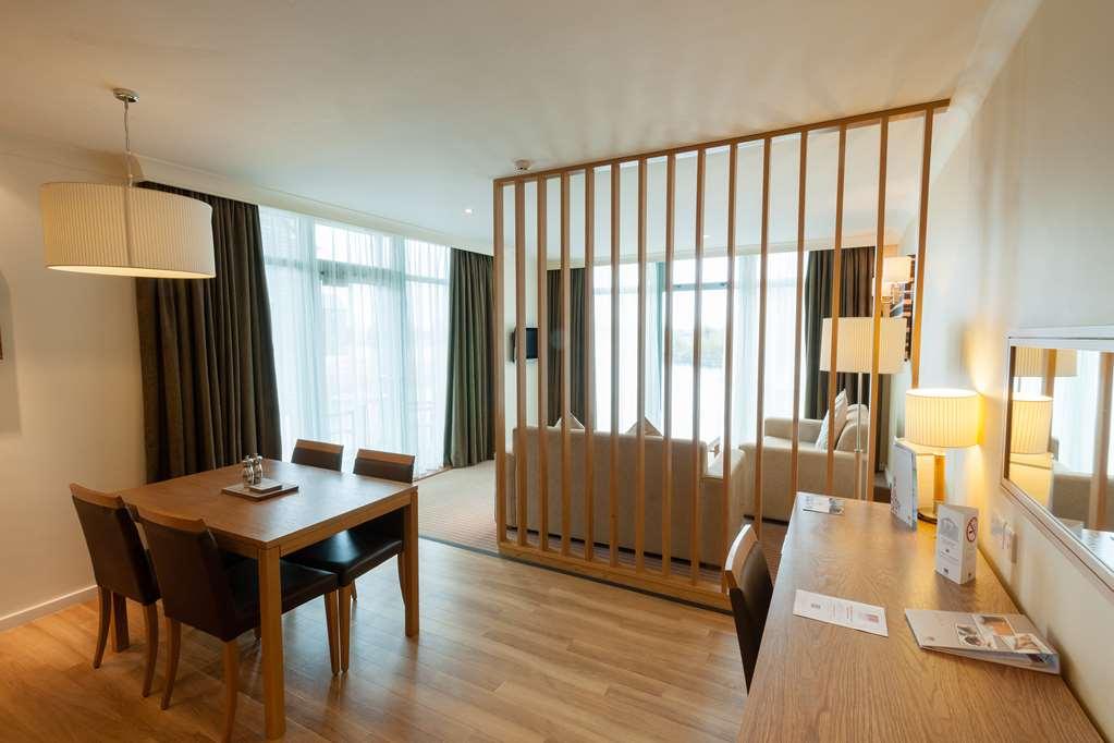 De Vere Cotswold Water Park South Cerney Quarto foto