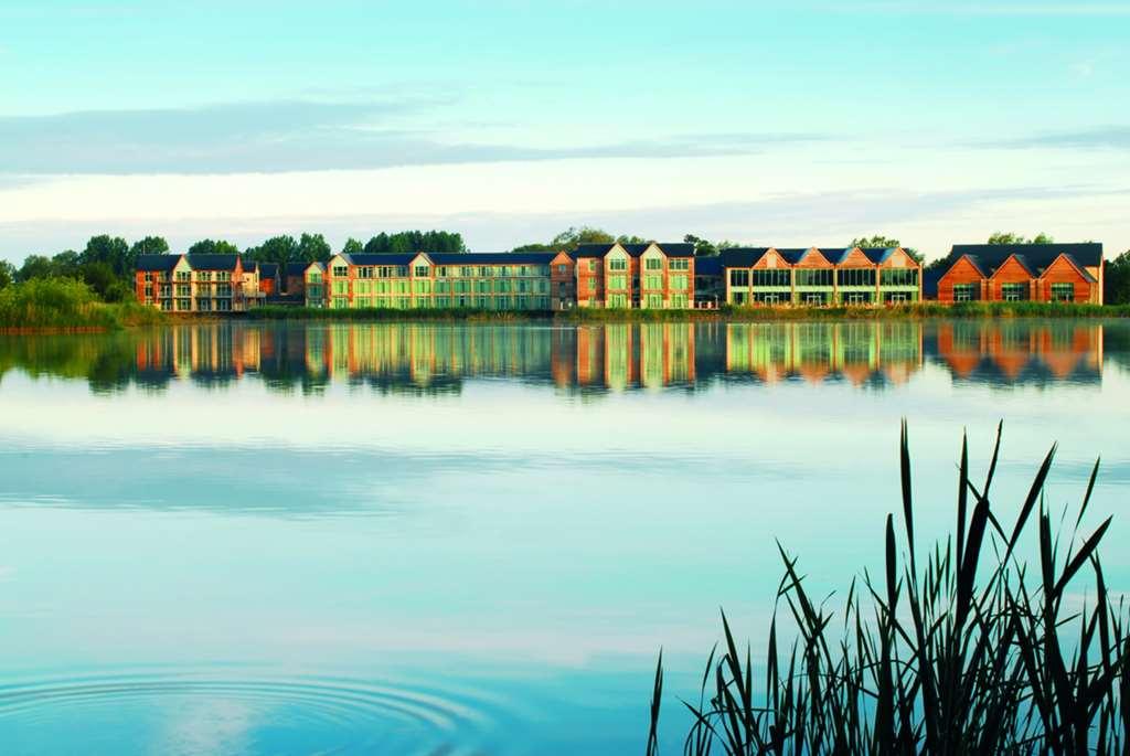 De Vere Cotswold Water Park South Cerney Exterior foto