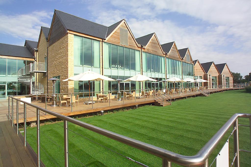 De Vere Cotswold Water Park South Cerney Exterior foto